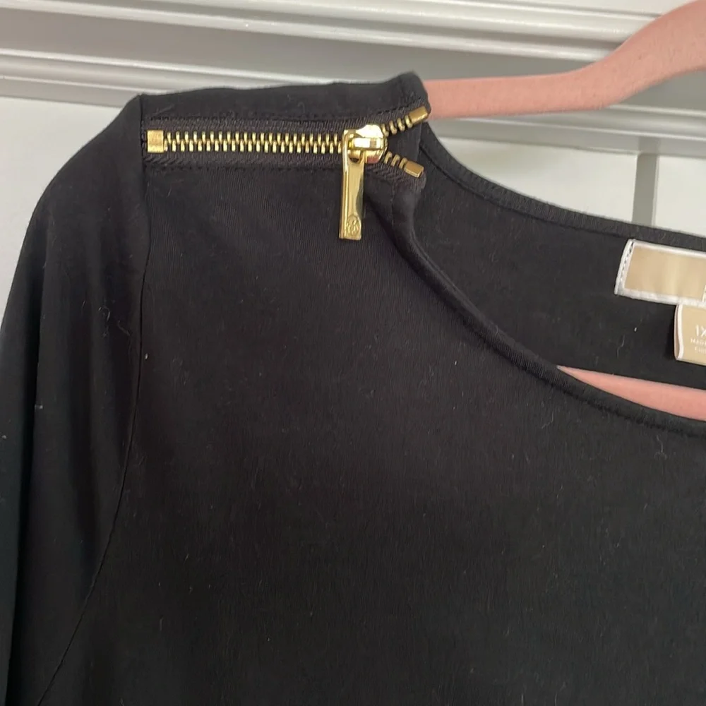 Michael Kors Black Top Must Have 💕 - Picture 3 of 8